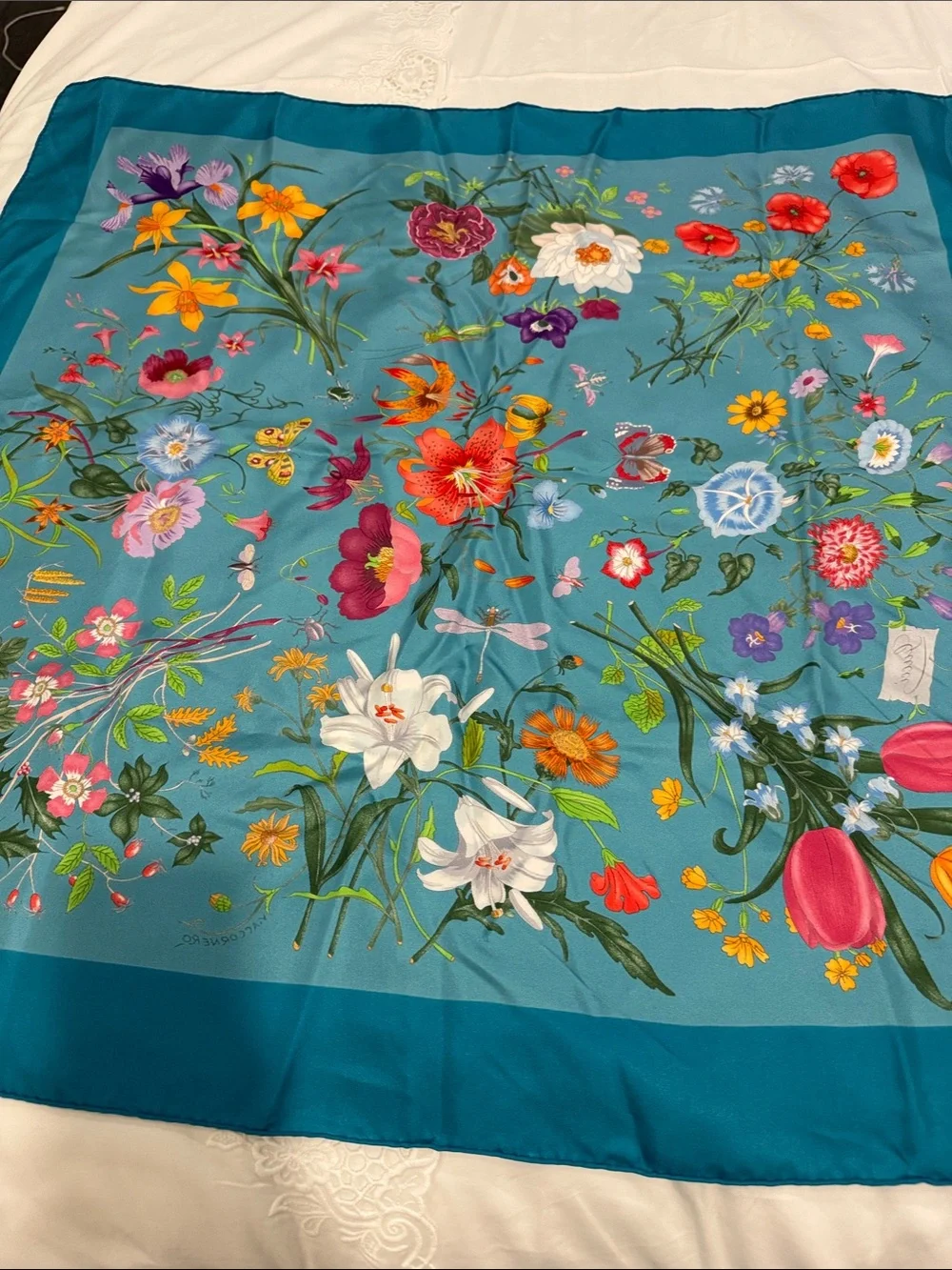Authentic Gucci Printed silk twill carré Bright Turquoise Silk Floral Scarf